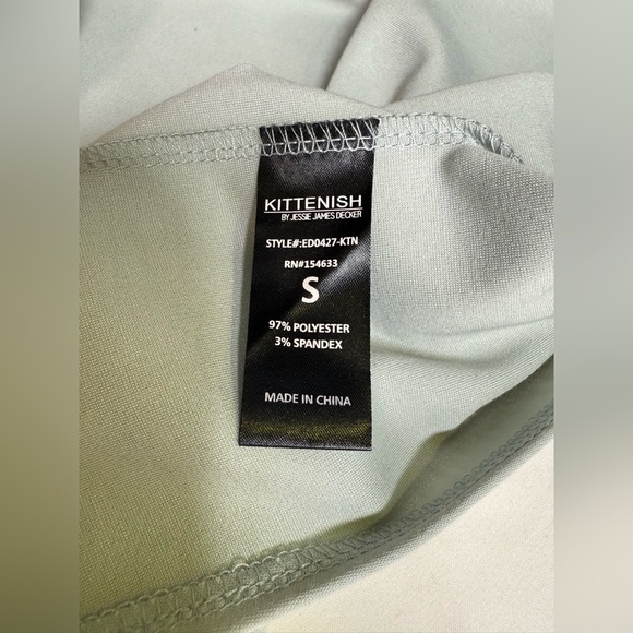 Kittenish Green Long Sleeve V-Neck Sheath Dress - Picture 10 of 15